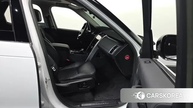 Land Rover Discovery 5 2023 Белый из Кореи, фото 2