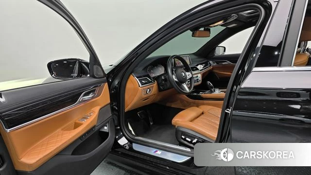 BMW 7 Series (G11) 2021 Черный из Кореи, фото 2