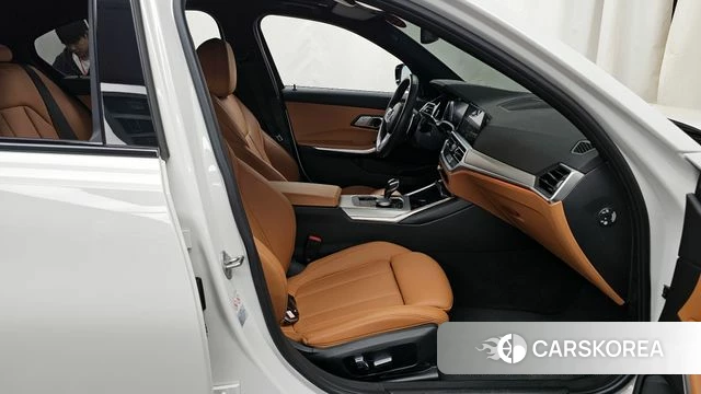 BMW 3 Series (G20) 2022 Белый из Кореи, фото 2