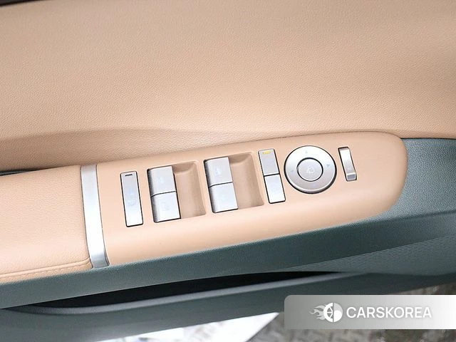 Hyundai Grandeur Hybrid (GN7) 2023 Белый из Кореи, фото 2