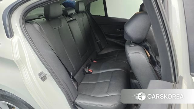 BMW 3 Series (F30) 2018 Белый из Кореи, фото 2