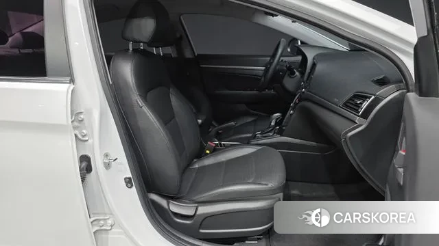 Hyundai Avante AD 2018 Белый из Кореи, фото 2