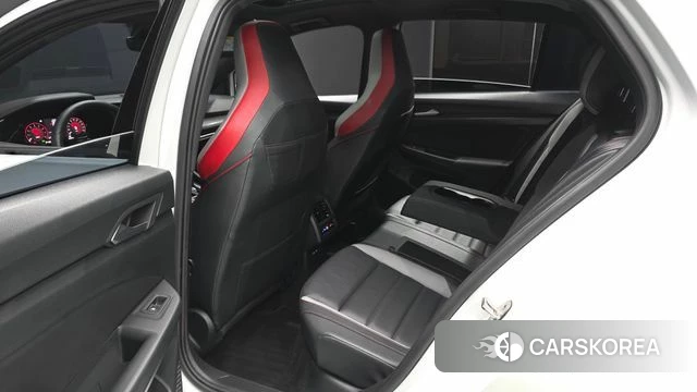 Volkswagen Golf 8th Generation 2022 Белый из Кореи, фото 2