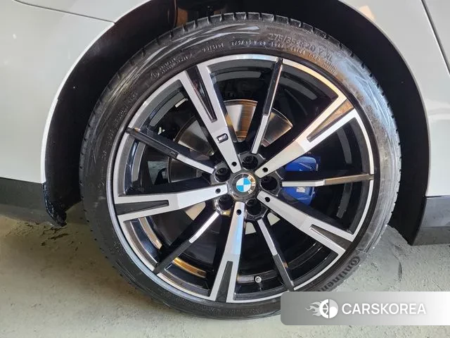 BMW 5 Series (G60) 2025 Белый из Кореи, фото 2