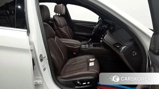 BMW 5 Series (G30) 2021 Белый из Кореи, фото 2