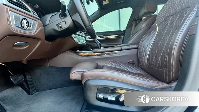 BMW 7 Series (G11) 2021 Черный из Кореи, фото 2