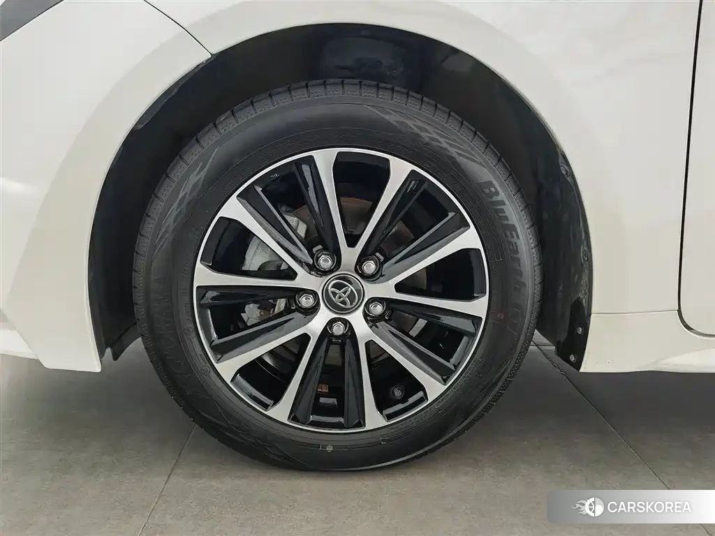 Toyota Levin 2023 Белый из Китая, фото 2