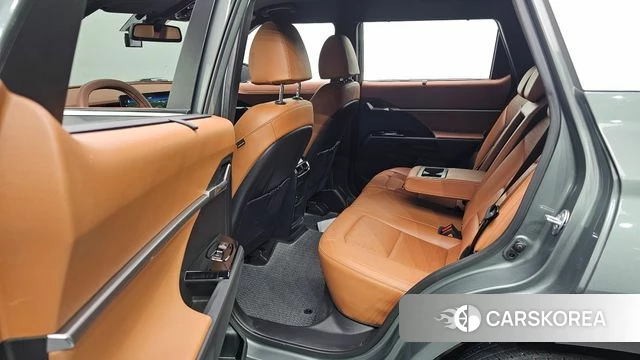 Ssangyong Torres 2023 Темно-зеленый из Кореи, фото 2