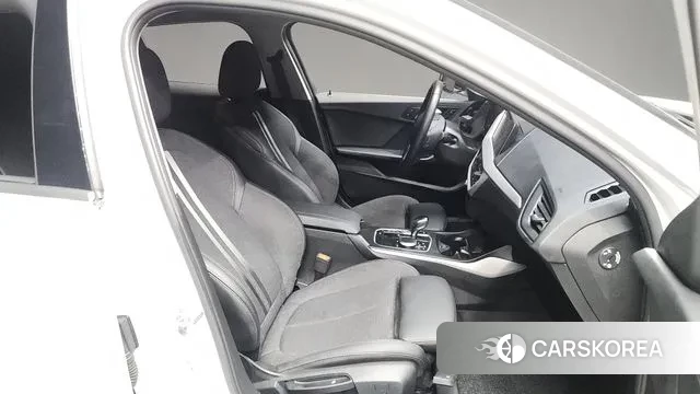 BMW 1 Series (F40) 2020 Белый из Кореи, фото 2