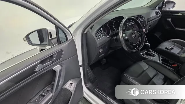 Volkswagen Tiguan second Generation 2020 Белый из Кореи, фото 2