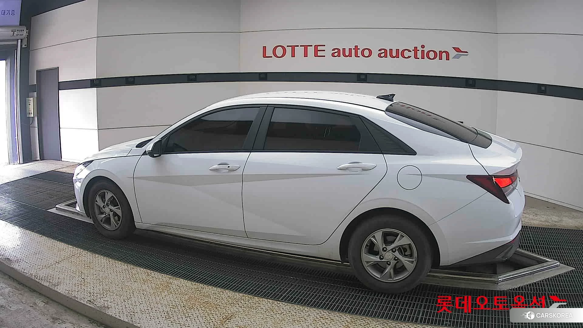 Hyundai Avante 2021 Polar White из Кореи, фото 2