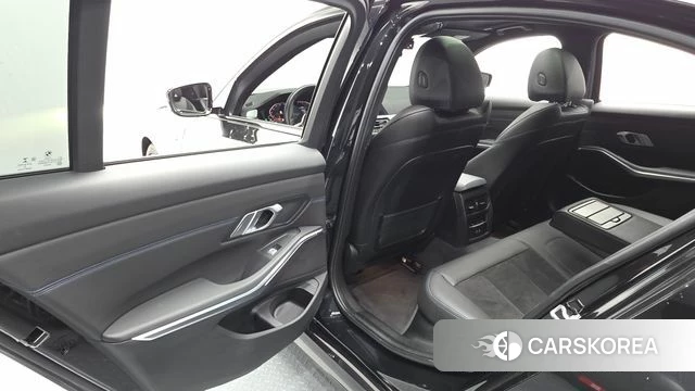 BMW 3 Series (G20) 2022 Черный из Кореи, фото 2