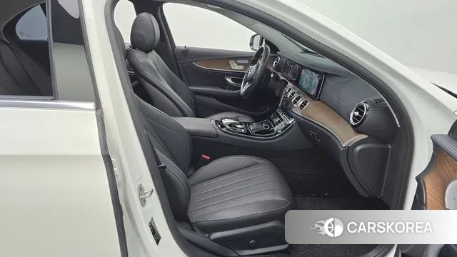 Mercedes-Benz E-Class W213 2020 Белый из Кореи, фото 2