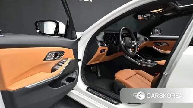 BMW 3 Series (G20) 2023 Белый из Кореи, фото 2