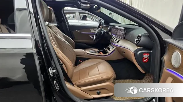 Mercedes-Benz E-Class W213 2021 Черный из Кореи, фото 2