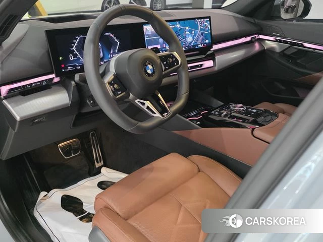 BMW 5 Series (G60) 2025 Серебристо-серый из Кореи, фото 2