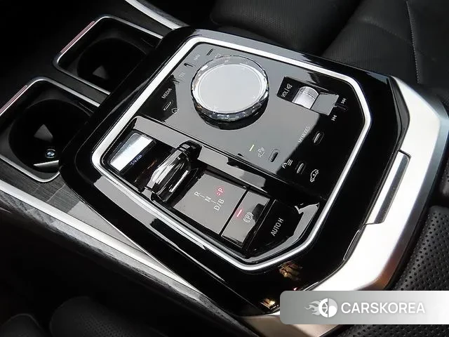 BMW i7 (G70) 2023 Белый из Кореи, фото 2