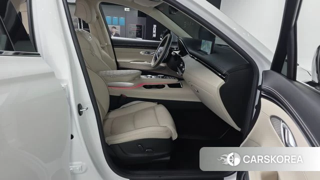 Genesis GV70 2024 Белый из Кореи, фото 2