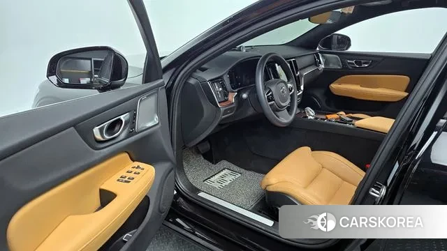 Volvo S60 3rd generation 2023 Черный из Кореи, фото 2