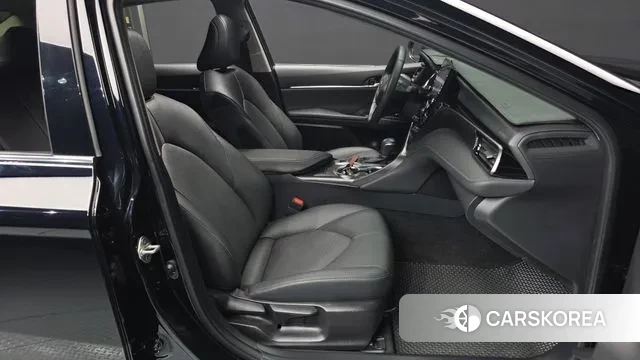 Toyota Camry (XV70) 2023 Черный из Кореи, фото 2