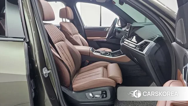 BMW X5 (G05) 2025 Песочный из Кореи, фото 2