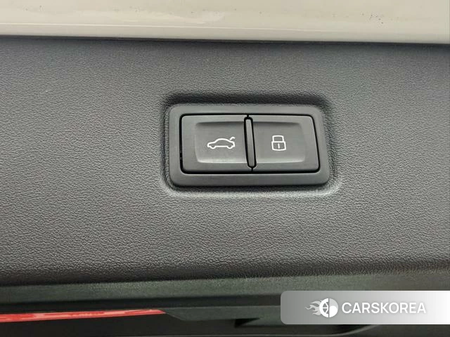 Audi Q5 e-tron 2022 Белый из Китая, фото 2