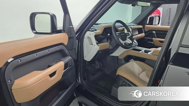 Land Rover Defender (L663) 2025 Черный из Кореи, фото 2