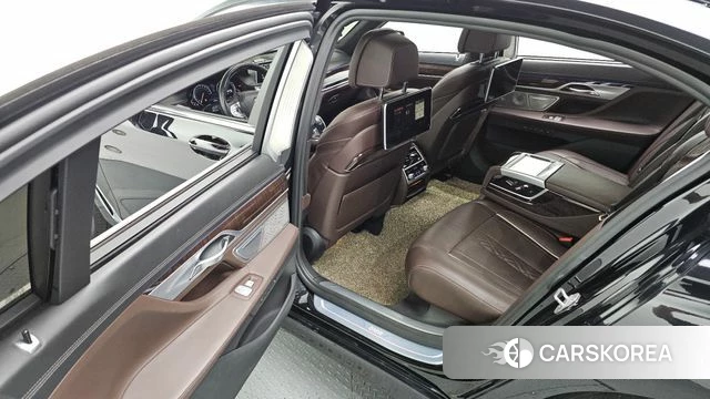 BMW 7 Series (G11) 2018 Черный из Кореи, фото 2