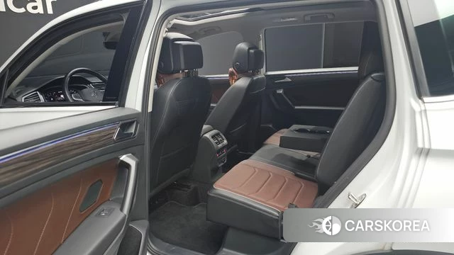 Volkswagen Tiguan Allspace 2024 Белый из Кореи, фото 2