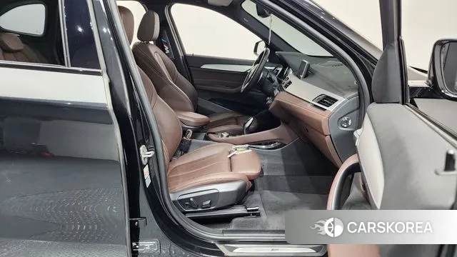 BMW X1 (F48) 2022 Черный из Кореи, фото 2