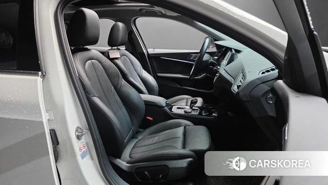 BMW 1 Series (F40) 2022 Белый из Кореи, фото 2