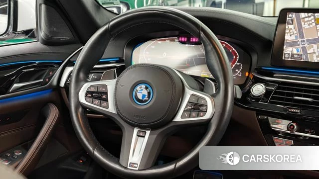 BMW 5 Series (G30) 2022 Белый из Кореи, фото 2