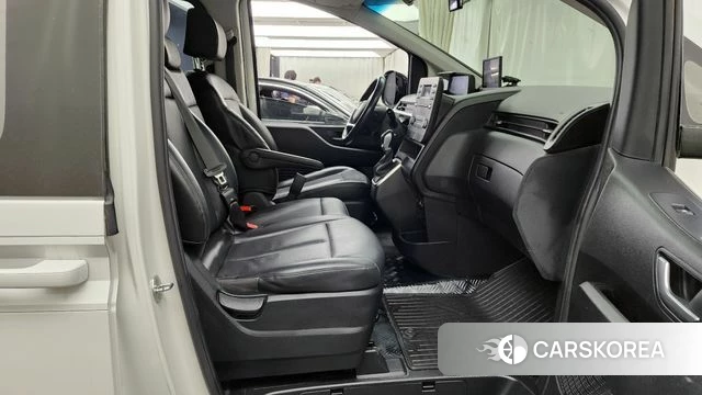 Hyundai Staria 2022 Белый из Кореи, фото 2