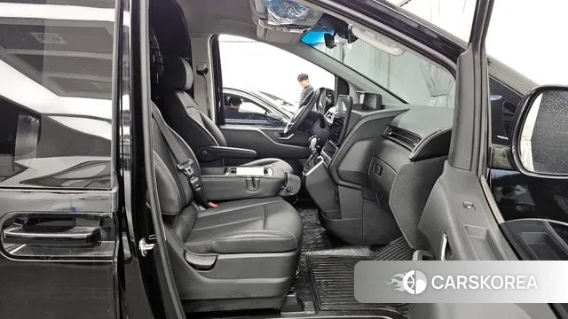 Hyundai Staria 2023 Черный из Кореи, фото 2