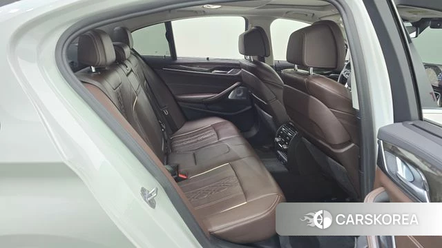 BMW 5 Series (G30) 2018 Белый из Кореи, фото 2