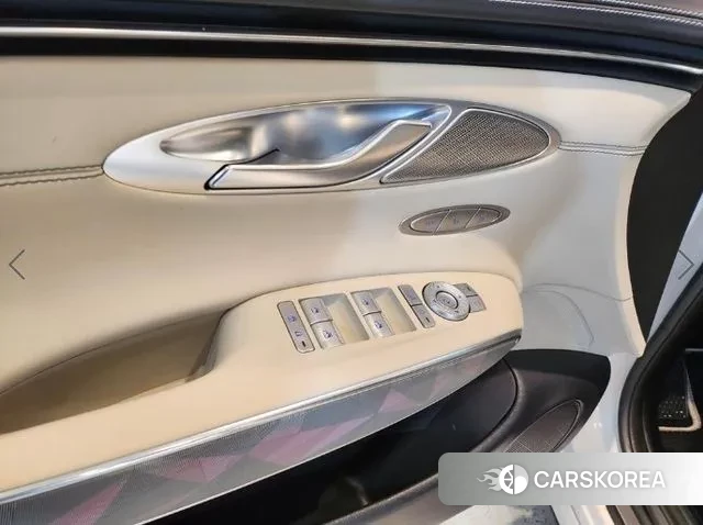 Genesis GV70 2023 Белый из Кореи, фото 2