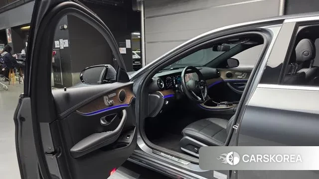 Mercedes-Benz E-Class W213 2021 Серый из Кореи, фото 2