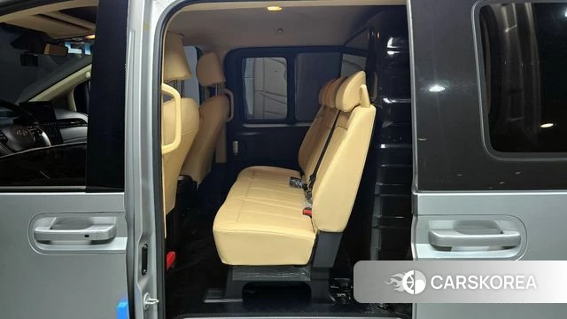 Hyundai Staria 2023 Серебряный из Кореи, фото 2