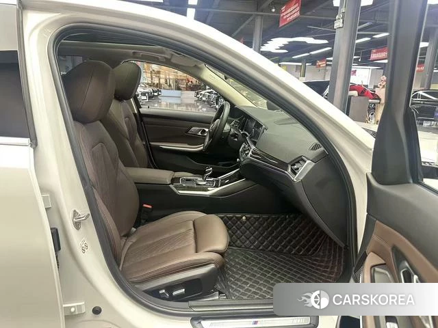 BMW 3 series 2022 Белый из Китая, фото 2