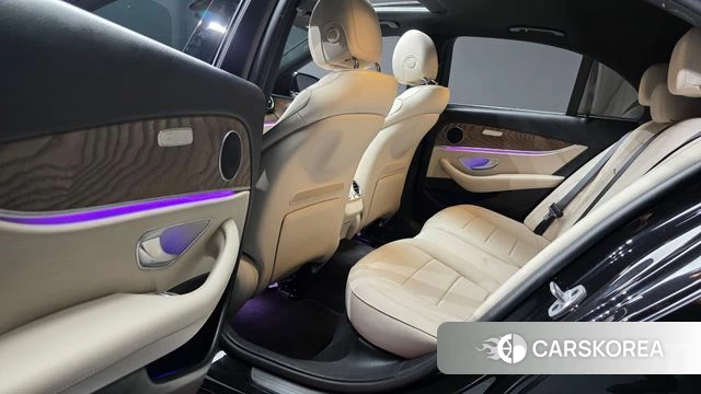 Mercedes-Benz E-Class W213 2023 Черный из Кореи, фото 2