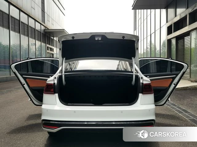 Volkswagen Bora 2022 Белый из Китая, фото 2