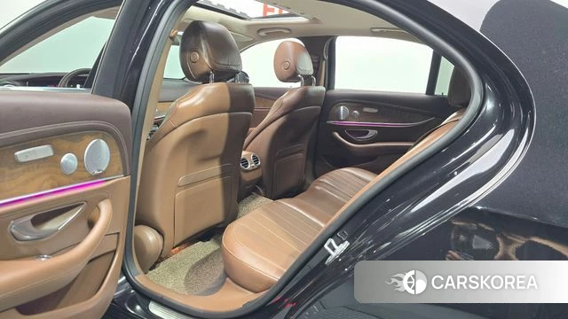 Mercedes-Benz E-Class W213 2018 Черный из Кореи, фото 2