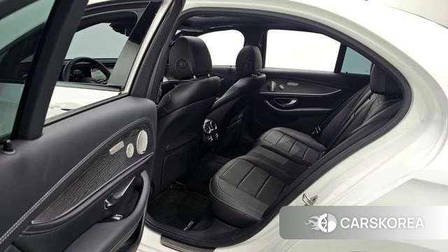 Mercedes-Benz E-Class W213 2023 Белый из Кореи, фото 2