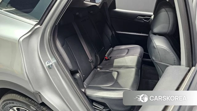 Kia Sportage 5th Generation Hybrid 2022 Серебристо-серый из Кореи, фото 2