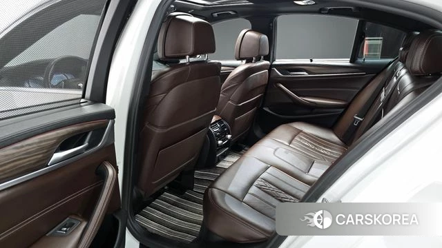 BMW 5 Series (G30) 2018 Белый из Кореи, фото 2