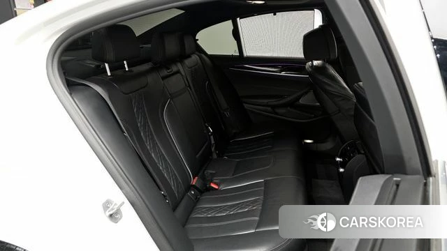 BMW 5 Series (G30) 2022 Белый из Кореи, фото 2