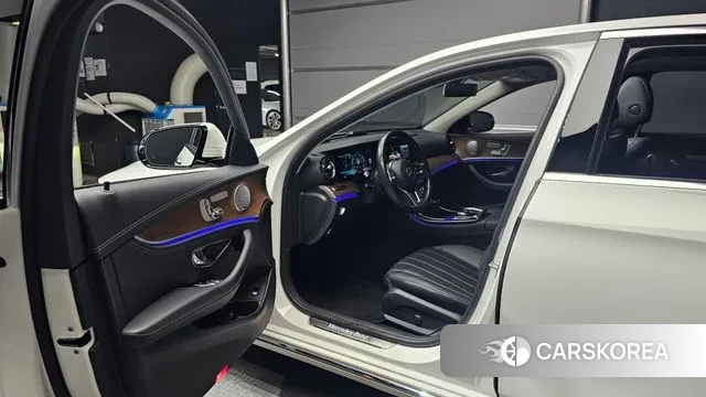 Mercedes-Benz E-Class W213 2020 Белый из Кореи, фото 2