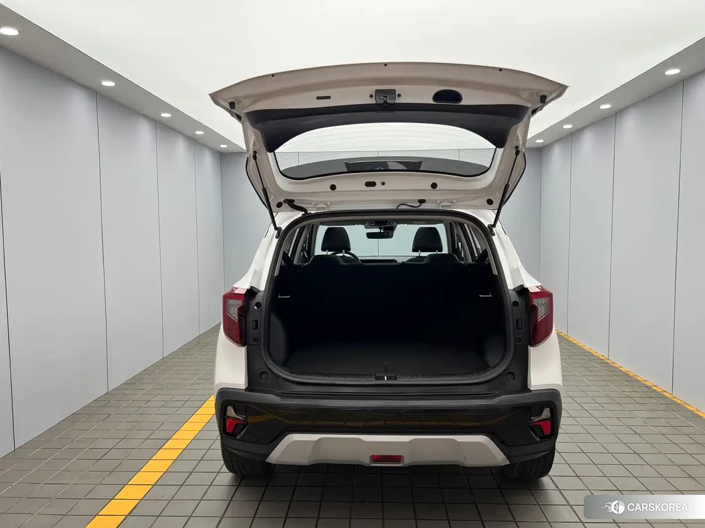 Kia Seltos 2023 Белый из Китая, фото 3