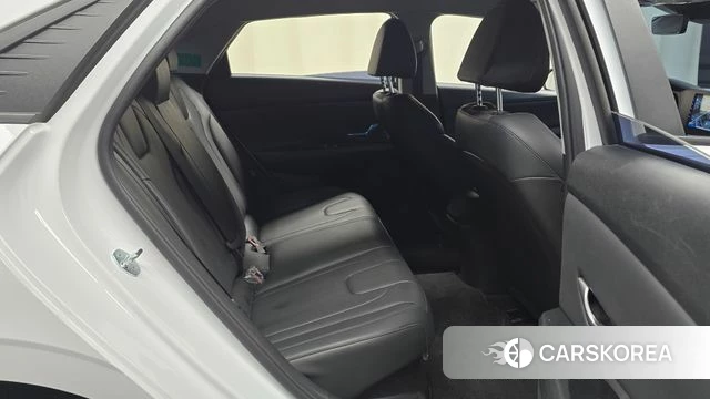 Hyundai Avante Hybrid (CN7) 2023 Белый из Кореи, фото 2