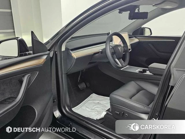 Tesla Model Y 2024 Черный из Кореи, фото 2